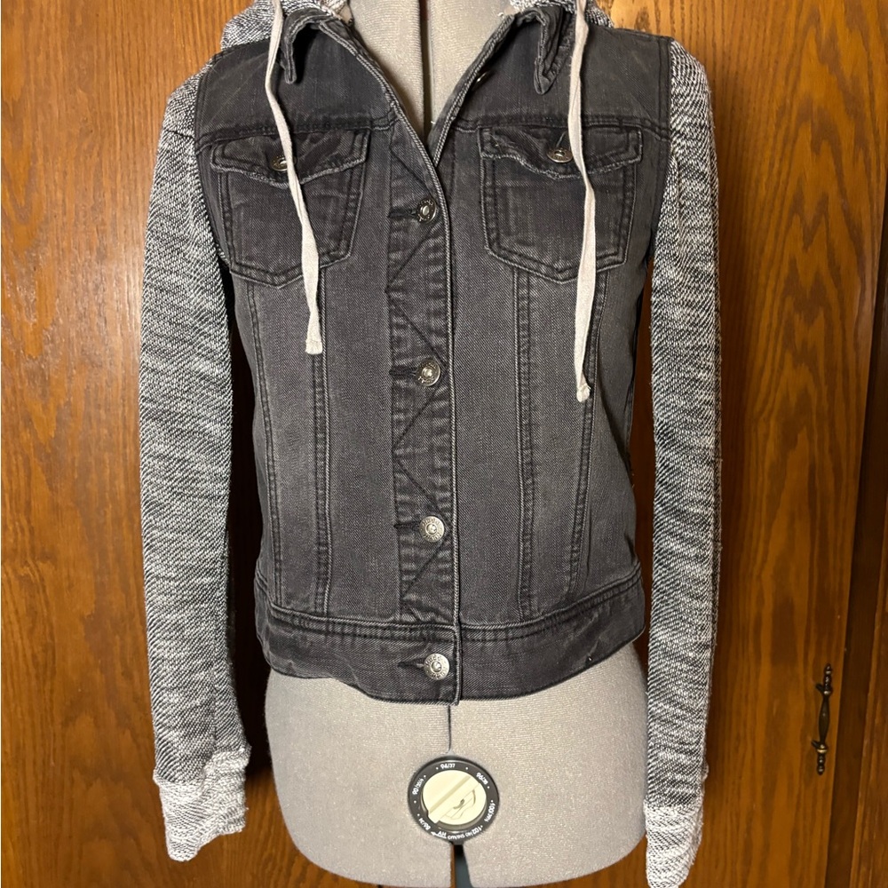 Mudd Black/gray Jacket with Knit sleeves. Junior medium.